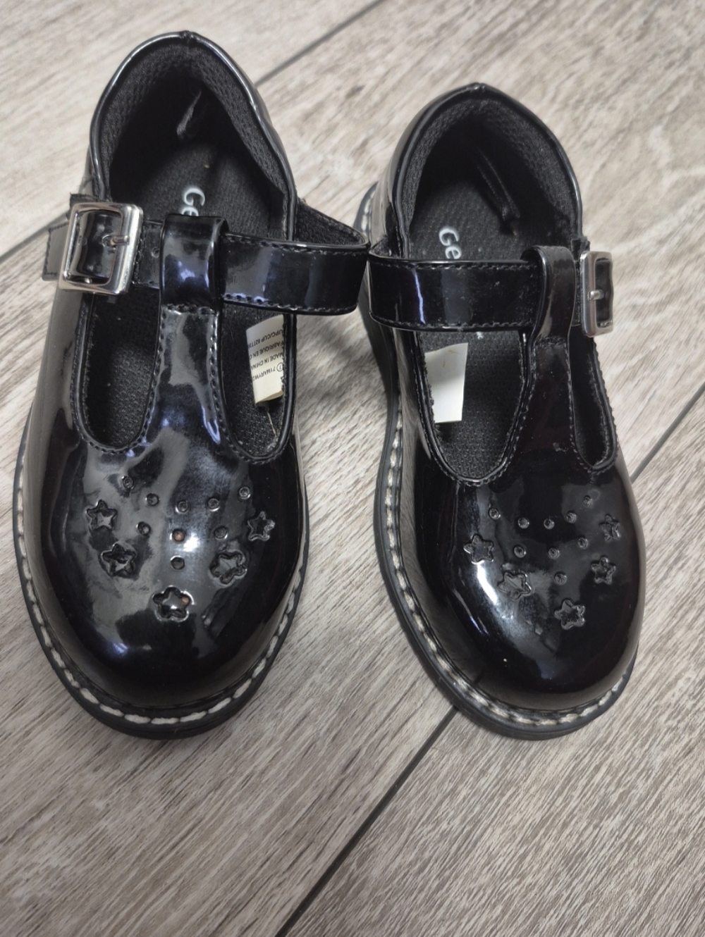 Black Patent T-Strap Toddler Girls Kids Mary Jane Shoes with Star Cutouts